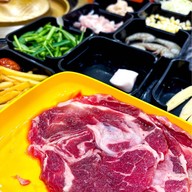 หมูสองชั้น เดอะ พร้อม ดินแดง