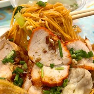 บะหมี่เกี๊ยวคุณกิม ตลาดสุวรรณเกลียวทอง เจริญนคร