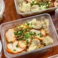 บะหมี่เกี๊ยวคุณกิม ตลาดสุวรรณเกลียวทอง เจริญนคร