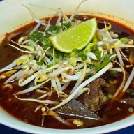 น้ำเงี้ยวหม้อดินป้าอี๊ด หนองบัว