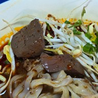 น้ำเงี้ยวหม้อดินป้าอี๊ด หนองบัว