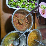 ข้าวแกง เจ๊หล้า