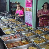 ข้าวแกง เจ๊หล้า