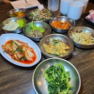 Dong E สุขุมวิทพลาซ่า