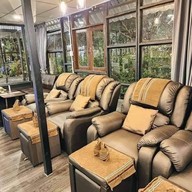 ช่างนวด และ ช่างเล็บ 1