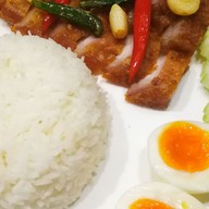 ข้าวหอม หมูทอด ใบกะเพรา วังหลัง
