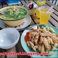 ครัวแม่ฬา โคตรกะเพราปูหัวหิน