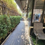 ช่างนวด และ ช่างเล็บ 1