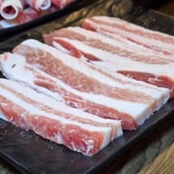 Dong E สุขุมวิทพลาซ่า