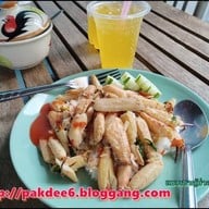 ครัวแม่ฬา โคตรกะเพราปูหัวหิน