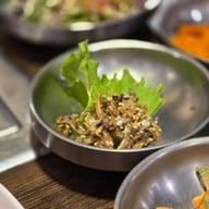 Dong E สุขุมวิทพลาซ่า