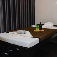 ช่างนวด และ ช่างเล็บ 1