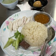 เมนูของร้าน เจ๊ศรี ข้าวมันไก่ตอน ไหหลำ สุขสวัสดิ์