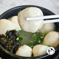 เมนูของร้าน A JUNG Fish Ball • อจัง ฟิชบอล (ชื่อเดิม สอาด ลูกชิ้นปลา) ถนนบรมราชนนี