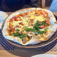 The Deck by the river โรงแรมอรุณเรสซิเด้นท์