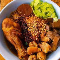 สุขนิยม  ก๋วยเตี๋ยวสูตรคุณยาย