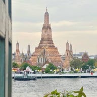 The Deck by the river โรงแรมอรุณเรสซิเด้นท์