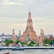 The Deck by the river โรงแรมอรุณเรสซิเด้นท์