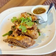 The Deck by the river โรงแรมอรุณเรสซิเด้นท์