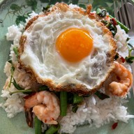 ก๋วยเตี๋ยวคั่วไก่ สุกี้(ลุงบอย)
