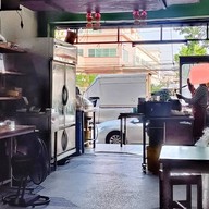 บรรยากาศ หลักสองข้าวมันไก่