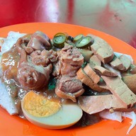 เปาะเปี๊ยะสดขาหมู (เจ้าอาม่า) - คลองถม