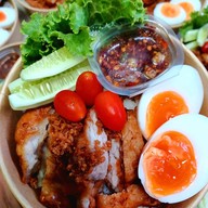 สุขนิยม  ก๋วยเตี๋ยวสูตรคุณยาย