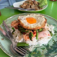 ก๋วยเตี๋ยวคั่วไก่ สุกี้(ลุงบอย)