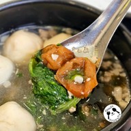 เมนูของร้าน A JUNG Fish Ball • อจัง ฟิชบอล (ชื่อเดิม สอาด ลูกชิ้นปลา) ถนนบรมราชนนี