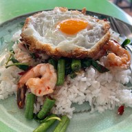 ก๋วยเตี๋ยวคั่วไก่ สุกี้(ลุงบอย)