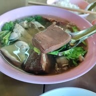 เมนูของร้าน นายดอนต้มเลือดหมู