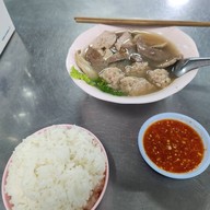 เต่าโภชนา (ตำนานต้มเลือดหมู 52 ปี & หมี่คลุก & ลูกชิ้นราชวัตร)