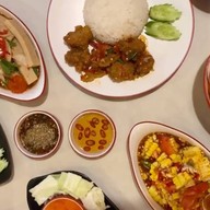 ตำรสเลิศ - ส้มตำ เตี๋ยวต้มยำ Halal มีตติ้งมอลล์