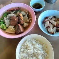 เมนูของร้าน นายดอนต้มเลือดหมู
