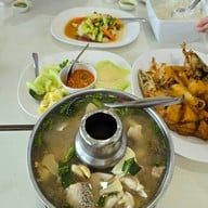 เมนูของร้าน Laemcharoen Seafood ระยอง