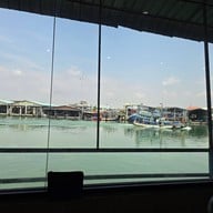 บรรยากาศ Laemcharoen Seafood ระยอง