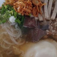 ก๋วยจั๊บญวนไทอุบล & อาหารตามสั่ง