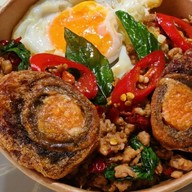 ข้าวกะเพรา by Dolls cafe' ตลาดเค อเวนิว รังสิต