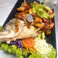 ร้านอาหาร บ้านทะเล แหลมผักเบี้ย