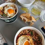 ไม่ใช้ ดินแดง