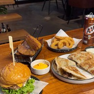 เมนูของร้าน Tentis Craft Burgers เรวดี