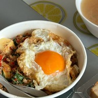 ไม่ใช้ ดินแดง