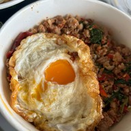 ไม่ใช้ ดินแดง