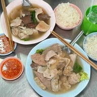 เต่าโภชนา (ตำนานต้มเลือดหมู 52 ปี & หมี่คลุก & ลูกชิ้นราชวัตร)