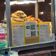 ข้าวไก่อบแม่ประนอม ตลาดโต้รุ่ง รื่นรมย์