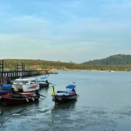 บรรยากาศ แหลมหินซีฟู้ด