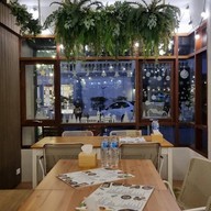 The happy table