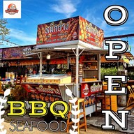 หน้าร้าน หมึกย่าง หิ้วเล ตลาดนัดกองสลาก