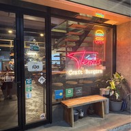Tentis Craft Burgers เรวดี