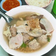เต่าโภชนา (ตำนานต้มเลือดหมู 52 ปี & หมี่คลุก & ลูกชิ้นราชวัตร)
